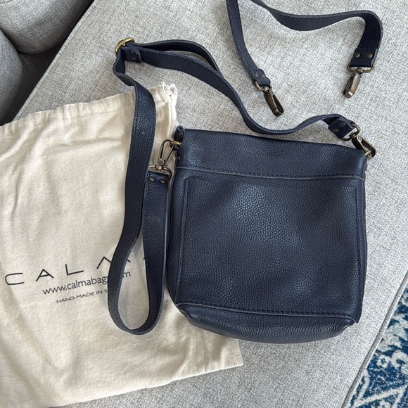 New! Calma Pebbled Leather Navy Crossbody Bag - Picture 7 of 9
